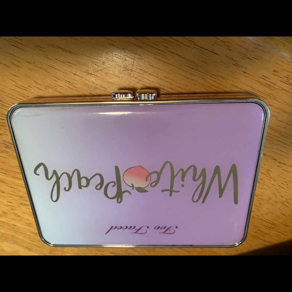 Two Faced, white peach